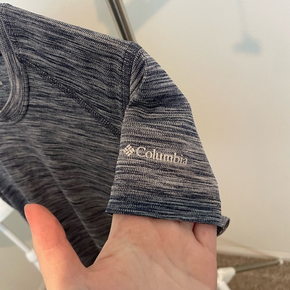 Columbia Navy Women’s Top - Picture 4 of 4